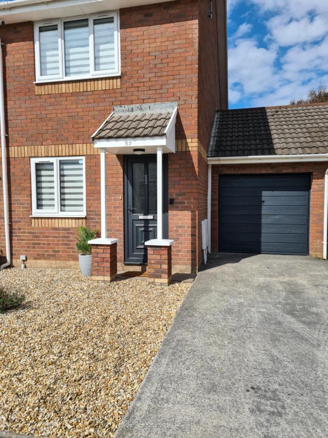 Stunning 2 Bed House Near Coastal Path/Lake/Beach Llanelli Exterior photo