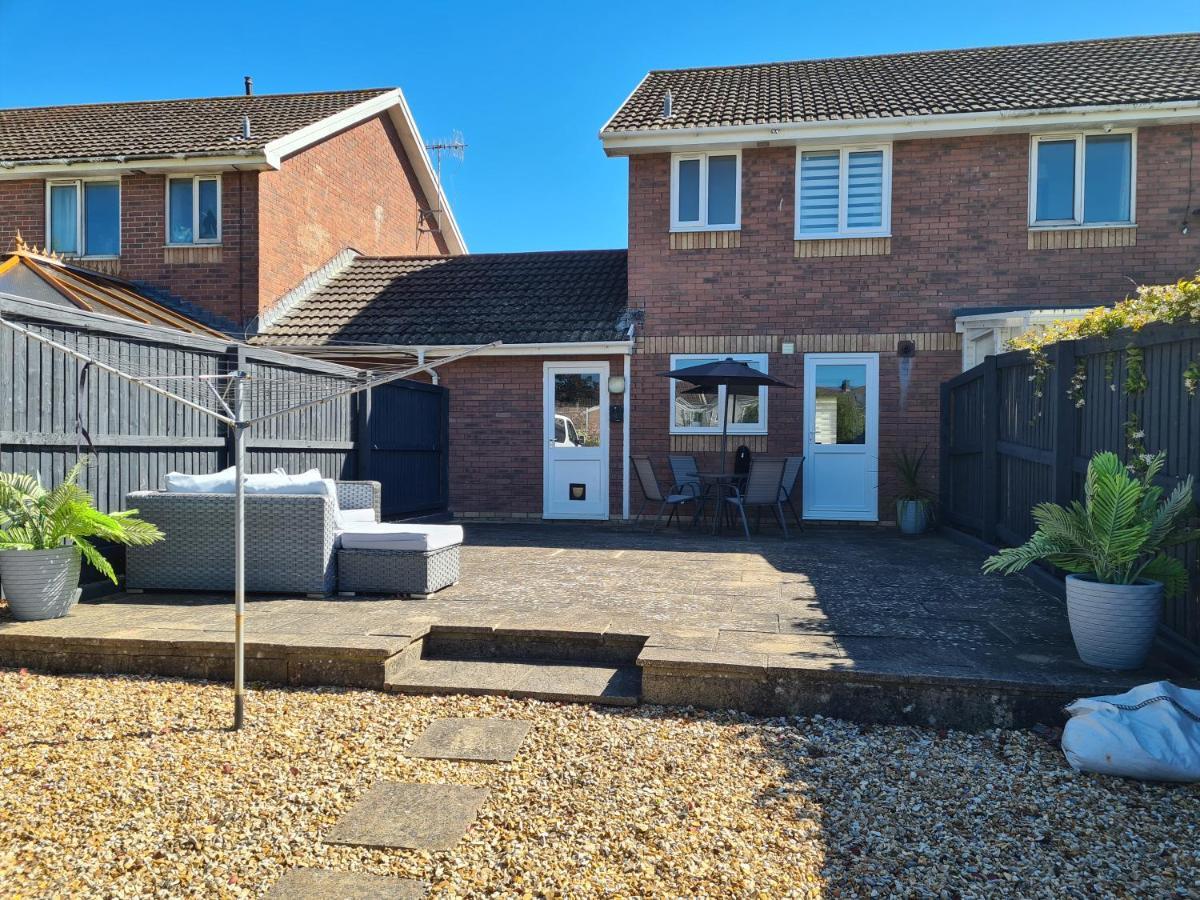Stunning 2 Bed House Near Coastal Path/Lake/Beach Llanelli Exterior photo